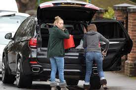 Stephen hendry is one of the most successful snooker players of all time, having dominated the sport in the 1990s with his impressive victory streak. Exclusive Millionaire Hendry S Girl Working As 9 An Hour Cleaner Daily Star