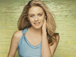 Alicia Silverstone - Batgirl from Batman and Robin - Zazzybabes.com