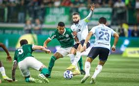 Grêmio recebe Palmeiras desfalcado e tenta reação na Arena