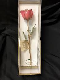 Do not use a fully blooming bud, the quality of whose petal is not the best. 24k Gold Dipped Rose In Variety Of Colors 1 Gold Dipped Rose In Cape Coral Fl Enchanted Florist Of Cape Coral