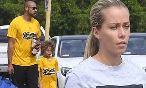 Kendra Wilkinson joins Hank Baskett and son at baseball game | Daily Mail  Online