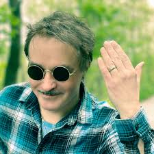 Playing 𝑴𝑶𝑶𝑵 𝑺𝑨𝑭𝑨𝑹𝑰 live for the first time  http://www.airfrenchband.com http://linktr.ee/airfrenchband