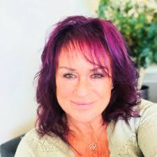 Who can cut curly hair well in Peoria, Arizona?