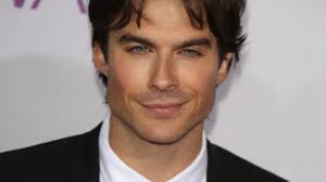 Wenn ich ein ticket für eine autogrammstunde habe(ian somerhalder), darf ich, wenn ich bei ian am tisch bin fotos machen und darf ich mit solch einem. Ian Somerhalder Alltag Mit Heissen Brauten Gala De