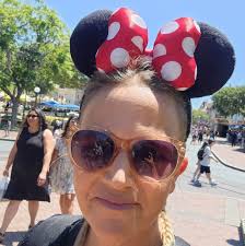 Do children under 3 count towards the 4 person limit for Disney's  Disability Access Service?