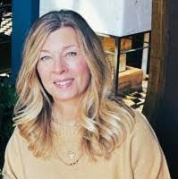 Tamara Foster's Instagram, Twitter & Facebook