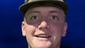 Beau Andrews's Instagram, Twitter & Facebook