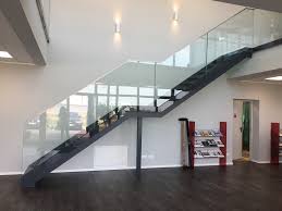 Lichtwange an der raumseite), die die treppe begrenzen und zugleich tragende elemente sind. Innen Aussen Flucht Und Wendel Treppen Schlosserei Schliebach
