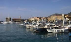 In centro, disponiamo in vendita comodo appartamento per le vacanze o per investimento, composto da due camere da letto cucina soggiorno e bagno con ampia cantina al piano seminterrato. Le 10 Migliori Case Vacanze Di Ascea Italia Booking Com