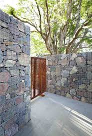 Gartenzaun aus steinen und glass*. Gabionen Gartengestaltung Ideen Fur Zaun Mit Steinen Holz Glas Gefullt