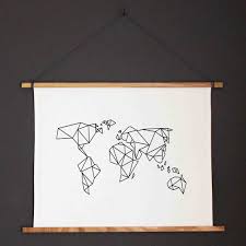 Kunstdruck Weltkarte Mit Holzleiste Poster Aus Stoff Mit Leiste Kommt Ohne Rahmen Und Leinwand Aus Amazon De Kuche Kartenkunst Holzleisten Poster Leinwand