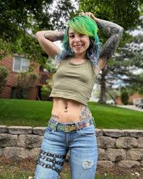 OnlyFans @heylysstenvip - Profile, photos & links - Babepedia