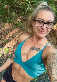 Chey (@chey_it_again)