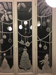 Dessiner Sur Une Vitre Astuces Et Conseils Decor Vitre Noel Decoration Fenetre Noel Deco Fenetre Noel