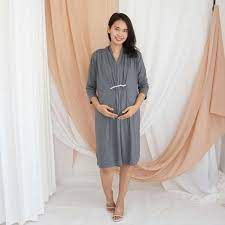 Baju hamil tanpa lengan model tank top dengan print motif abstrak yang cantik, tanpa ikat tali sehingga dapat digunakan setelah melahirkan, dalam warna abu. Jual Mama Hamil Baju Hamil Murah Modern Terbaru Dress Cantik Modis Momo Geisha Best Seller Dro 959 Terbaru Juni 2021 Blibli