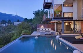 Savannah Brooklyn S Hollywood Hill S Home With View Of The Hollywood Sign Celebrity Houses Hollywood Hills Homes Mansions