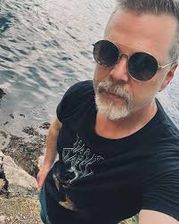 Lunch break and a nice Riverside walk, new Harmdaud in the making and  absorbing some strenght to take