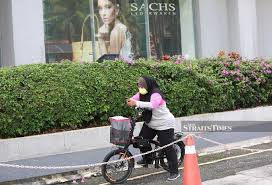 Order from royaltea 皇茶 alor setar online or via mobile app we will deliver it to your home or office check menu, ratings and reviews pay online or cash on delivery. Siti Khadijah Cycles To Deliver Your Food Nsttv