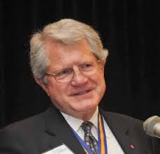 Alumni Endow Chair in Practice Management