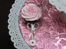 Decorate as desired with candy sprinkles. Cupcake Rattle Online