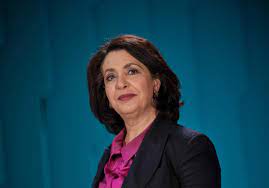 Maar ze is ook dochter, moeder en oma. Khadija Arib Ik Ben Geen Zondagskind Ik Erf Geen Titel Geld Of Huis Maar Wel Mooie Genen Trouw