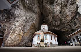 Mănăstirea Peștera Ialomiței Din Munții Bucegi Loc Sacru Incărcat De Istorie Romania Transylvania Romania Mountain Pictures