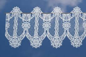 Moderne gardinen für das wohnzimmer erlauben kräftige, belebende farben wie rot und orange, edle farben wie grau oder frische farbtöne wie grün oder petrol. Kurzgardinen Scheibengardinen Winter Plauener Spitze Meterware Fur Wohnzimmer Online Kaufen