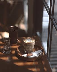 Ketawa bisa timbul dari mana aja. 392 Otmetok Nravitsya 5 Kommentariev Mr Zhou Read Chow Happyboringlife V Instagram Masih Samar Coffee Shop Photography Coffee Cafe Coffee Art