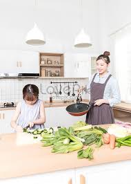 Pengen lihat videonya kayak apa? Ibu Dan Anak Memasak Di Dapur Gambar Unduh Gratis Imej 501014163 Format Jpg My Lovepik Com