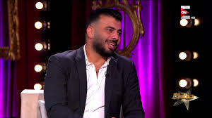 ظهرت فى حفل عيد ميلاد الفنان خالد سليم، بإطلالة عصرية جريئة، مرتدية بنطلون جلد باللون الأسود، ونسقت معه بلوزة ذات اللون الذهبي اللامع، مكشوفة الأكتاف، وانتعلت حذاء أنيقا ذا كعب عال. Ø­ÙÙ„Ø© 11 Ø´Ø§Ù‡Ø¯ Ø±Ø£ÙŠ Ø¹Ù…Ø§Ø¯ Ù…ØªØ¹Ø¨ ÙÙŠ Ù…Ø­Ù…Ø¯ ØµÙ„Ø§Ø­ Youtube