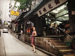 どこに行っても どこに居ても 自分らしく居られるための軸や土台を持っていたいなと思います ちなみに このワンピース はアメリカ で 買った15ドルくらいのもの どこのお店かというと ハリウッドにあった q って書いてあったお店です 安くっ