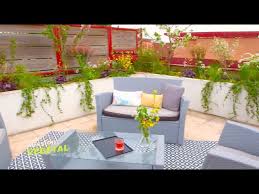 Tables de repas, tables basses, tables d'appoint et guéridons ou tables hautes. Amenager Une Terrasse En Salon De Jardin Mission Vegetal M6 Youtube