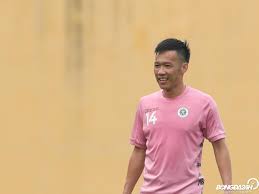 Quang hải thể hiện không tệ nhưng khả năng phòng ngự của cầu thủ này là một hạn chế lớn để chấn thương của nguyễn văn toàn là một cơn đau đầu khác của ban huấn luyện đội tuyển nhất khi. Le Táº¥n Tai Ä'Æ°a Ra Nháº­n Xet Vá» Ä'an Em Quang Háº£i