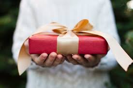 Jangan bimbang, di bawah ada disediakan 9 cadangan hadiah birthday kepada suami. 10 Rekomendasi Kado Ultah Anak Cowok Ini Bermanfaat Untuk Perkembangan Anak 2020