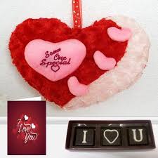 You don't need to wait for valentine's day to tell your chosen one, that you love them! Romantic I Love You Combo Gift To India