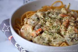 Spaghetti,fruit de mer congelés,huile d'olive (un filet),citron,poivre. Spaghetti Aux Crevettes Sauce Cremeuse Aux Champignons Aux Delices Du Palais