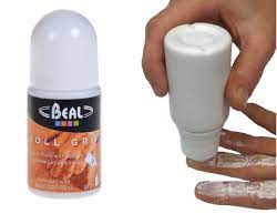 Magnezja w płynie ogranicza niezdrowe zapylenie. Roll Grip Magnezja W Plynie Z Dozownikiem W Kulce Do Magnezji Pure Grip Akcesoria Wspinaczkowe Sport Beal Pl