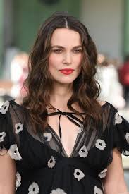 Двукратная номинантка на премии «оскар» и «bafta», трехкратная номинантка на премию «золотой глобус» и номинантка на премию. Keira Knightley Attends The Chanel Cruise 2020 Collection Photocall Keira Knightley Beauty Keira Knightly