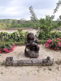 Candi gambar wetan secara administratif terletak di perkebunan gambar, desa sumberasri, kecamatan nglegok, kabupaten blitar. Candi Gambar Wetan Expedisi Candi Situs Sejarah Facebook