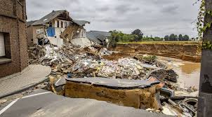 Nach dem schweren unwetter gehen die einsatzkräfte von mehr als 30 toten in rheinland. N4hxrje3uurm M