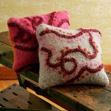 Largest collection of free embroidery designs at annthegran.com. Knit Embroider And Felt A Scribble Pillow Piecework