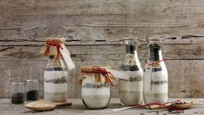 Die nüsse und kerne kann man dabei beliebig variieren und das brot so immer auf den jeweils zu beschenkenden (oder. Brotbackmischung Im Glas Famigros