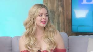 Chase stokes as john b in outer banks: Pretty Little Liars The Perfectionists How Alison And Mona Come Together In Darker Spinoff Exclusive Entertainment Tonight