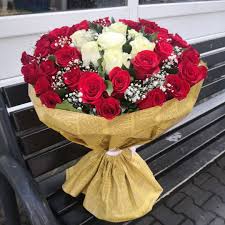 Un imens buchet plin cu povesti din 101 trandafiri roz creat exclusiv in atelierul nostru va st. 52 Buchet De Flori Deosebite Ideas Flori Buchete Trandafiri