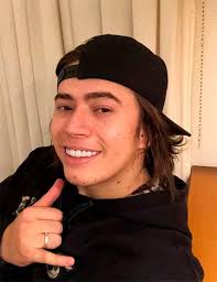 Nela os dois aparecem usando máscaras, mas é possível notar novas tatuagens no rosto do comediante. Fa Faz Tatuagem Do Rosto De Whindersson Nunes