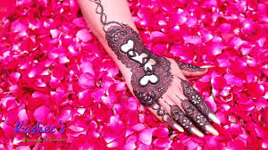 Minal was also there to have kashee's signature mehendi. Kashee S Signature Mehndi Youtube