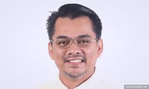 .bin jamman, perfect tetamu khas bob sentuhan malam ni yb datuk mohd azis bin jamman, yb datuk azis jamman busking covering perfect, primed feat dato aziz zaman, live program terima kasih di kg kuala menggatal sepanggar yb datuk azis jamman, cinta luar biasa cover by dato mohd azis jamman. Azis Jamman Regarded Giant Killer For Defeating Rahman Dahlan