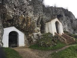 Svatý kopeček mikulov is a hill in south moravia and has an elevation of 360 metres. Krizova Cesta Ke Svatemu Kopecku Ukryta Ve Vapencovych Skalach Picture Of Svaty Kopecek V Mikulove Tripadvisor