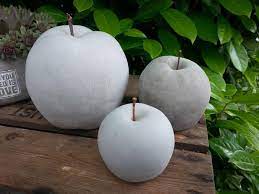 Apfel Aus Beton In Verschiedenen Grossen Von Feinbeton Auf Dawanda Com Concrete Garden Concrete Diy Concrete Crafts
