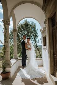 In addition to a photojournalistic approach over time i developed a strong interest in creative portrait photography. Looking For A Dreamy Countryside Tuscan Wedding Venue Near An Airport